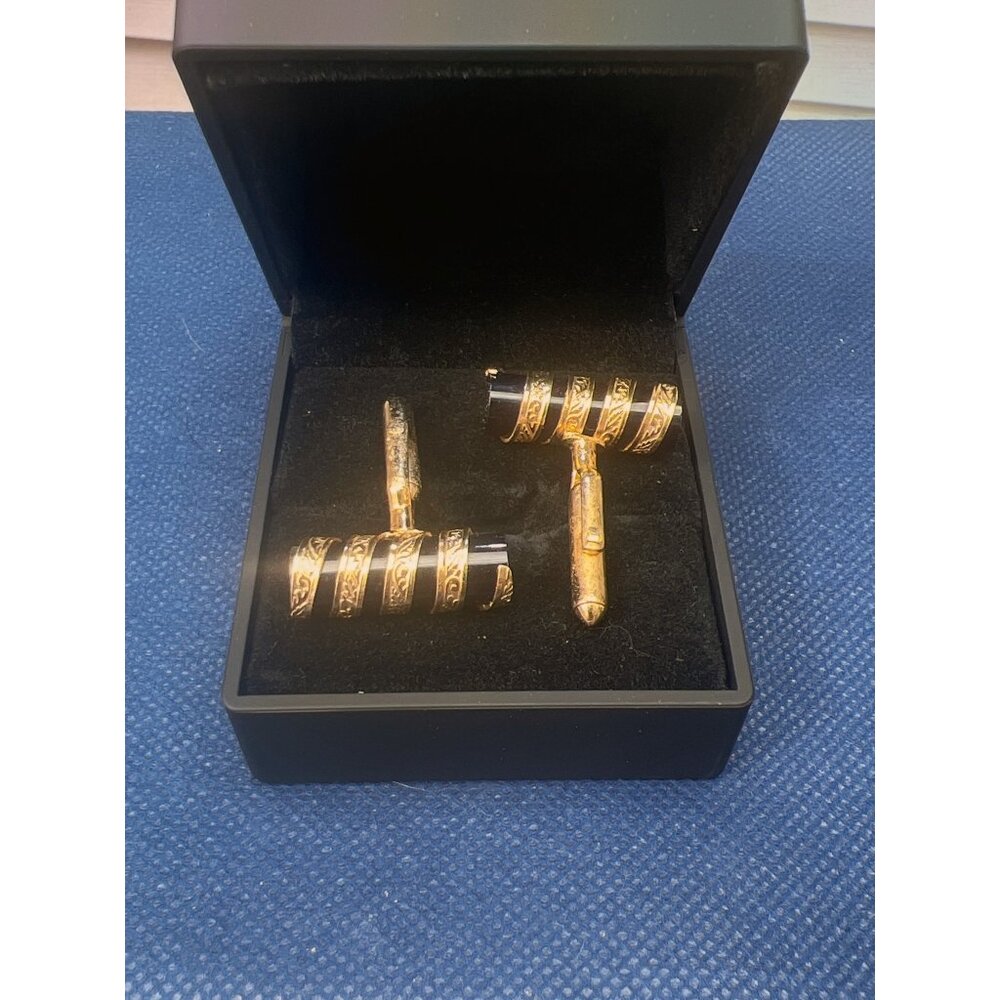 Gold Tone & Black Lucite Cufflinks With Engraved Spiral Design Vintage Mens Acce